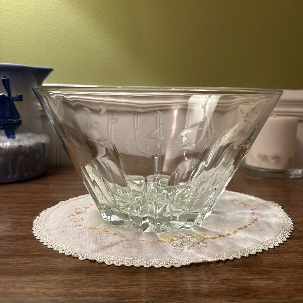 Princess House Etched Heritage Pattern Crystal Salad Bowl